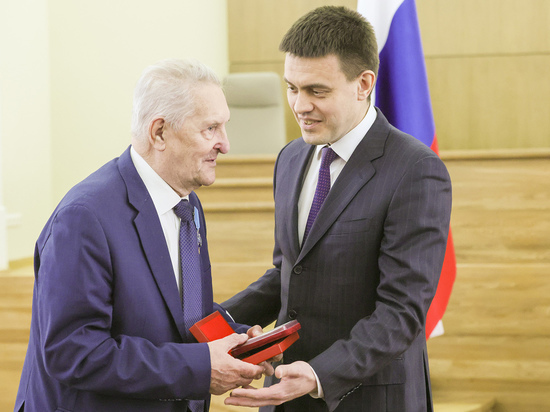 Врио губернатора Михаил Котюков вручил награды жителям края