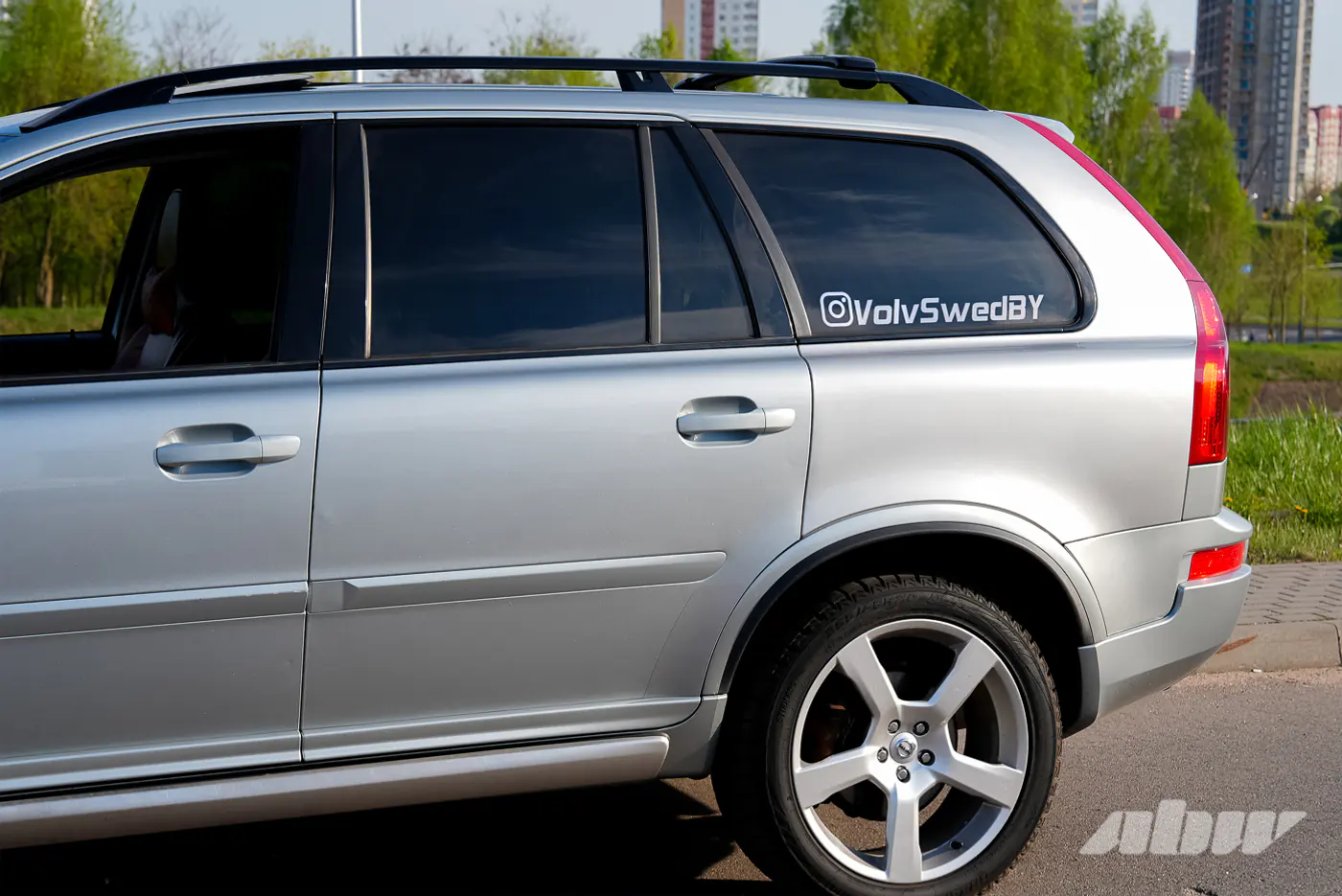 «Эта машина провоцирует своей мощностью»: история редкого Volvo XC90 с мотором V8