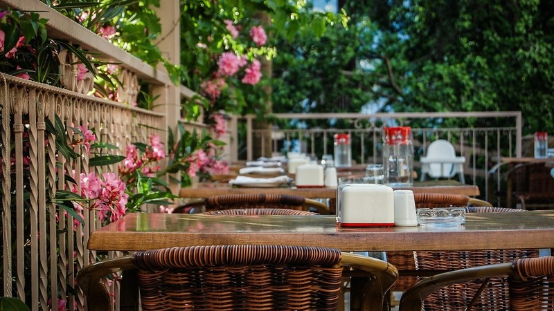 СМИ: Ресторан в Стамбуле оштрафовали за «платную розетку»