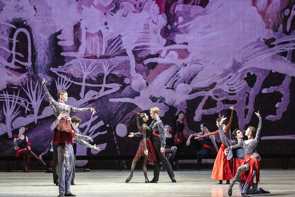 Балетная «одиссея». В Академии русского балета им. А. Я. Вагановой состоялся выпускной | © Мариинский театр. Фотограф Наташа РАЗИНА. 2024 г.