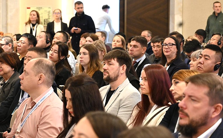 Александр Ролик принял участие в пленарном заседании Дальневосточного международного форума «Экспортный потенциал Приморья:2025»