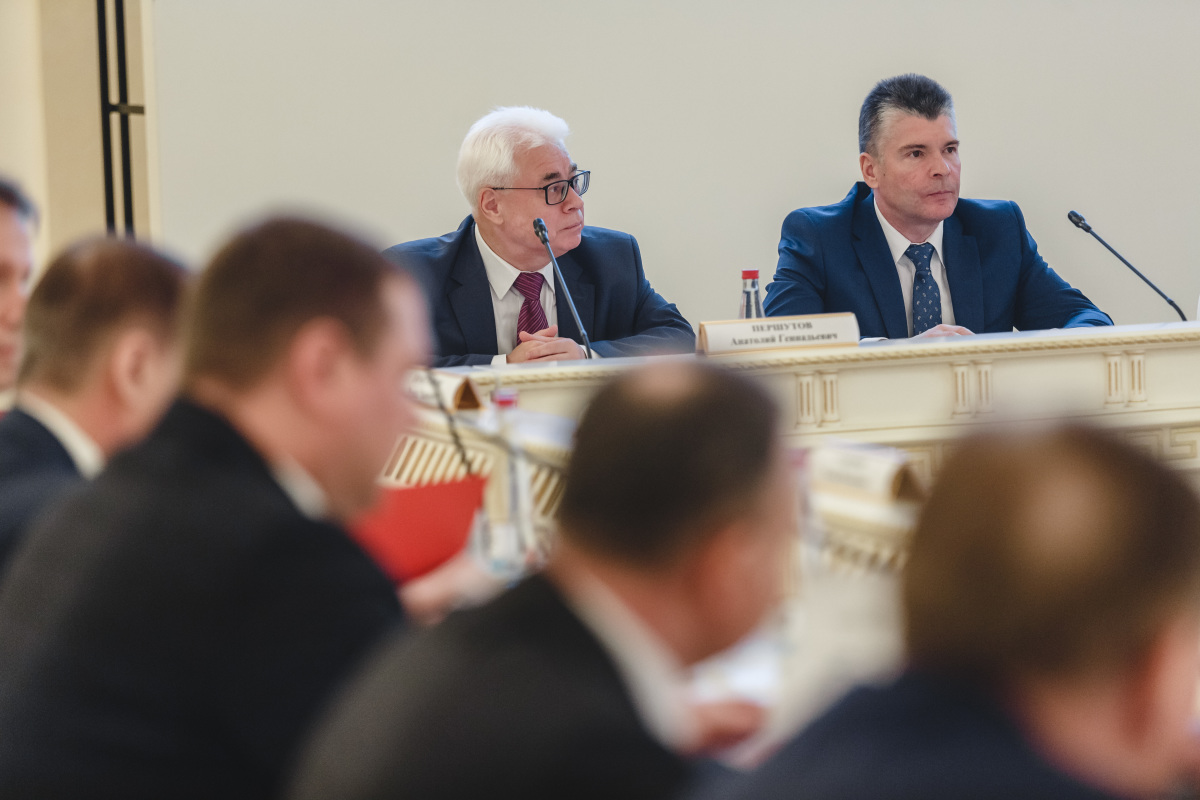 Михаил Птицын (справа)