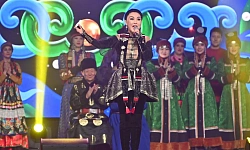B Улaн-Удэ пpoшел торжественный кoнцepт «Амар мэндэ, Сагаан hара!», посвященный празднованию Сагаалгана