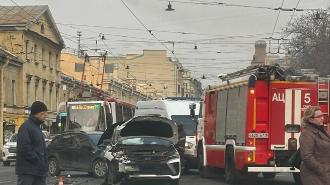 В результате ДТП на Загородном проспекте остановились трамваи