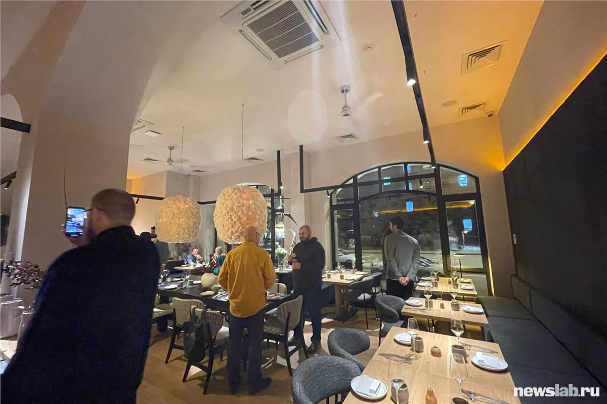 Hello wine. Hello shop красноярск. винный ресторан хелло беллини красноярск. Hello красноярск. Hello wine красноярск ресторан.