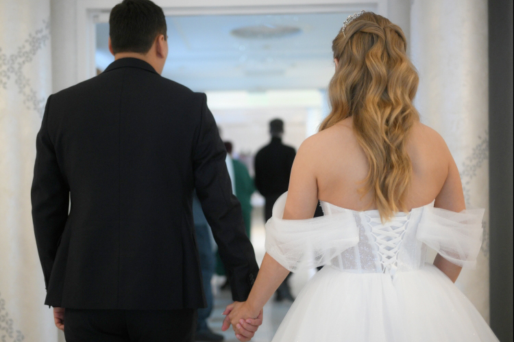 Чаще всего гонорар организаторов составляет 10% от общего свадебного бюджета. У топовых игроков это не менее 150 тыс. рублей