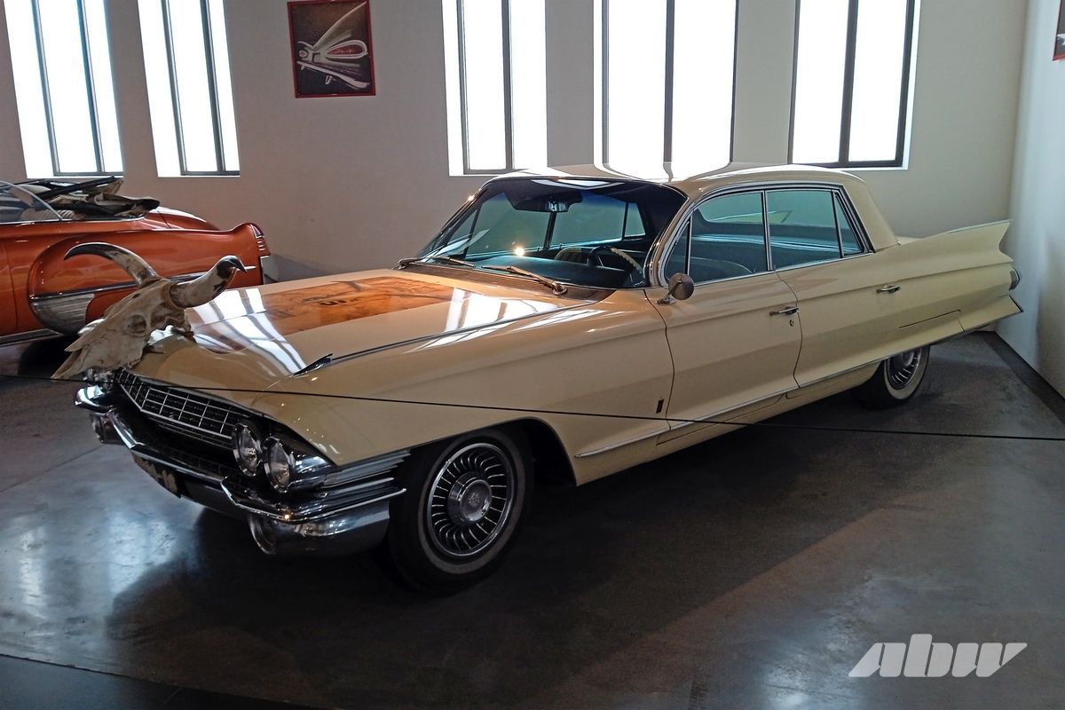 Стиль, мода и ретроавтомобили музея в испанской Малаге: часть вторая