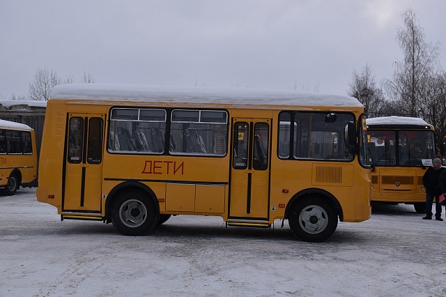 В Степановскую школу поступил новый автобус