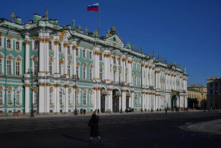 Здание Государственного Эрмитажа на Дворцовой площади в Санкт-Петербурге