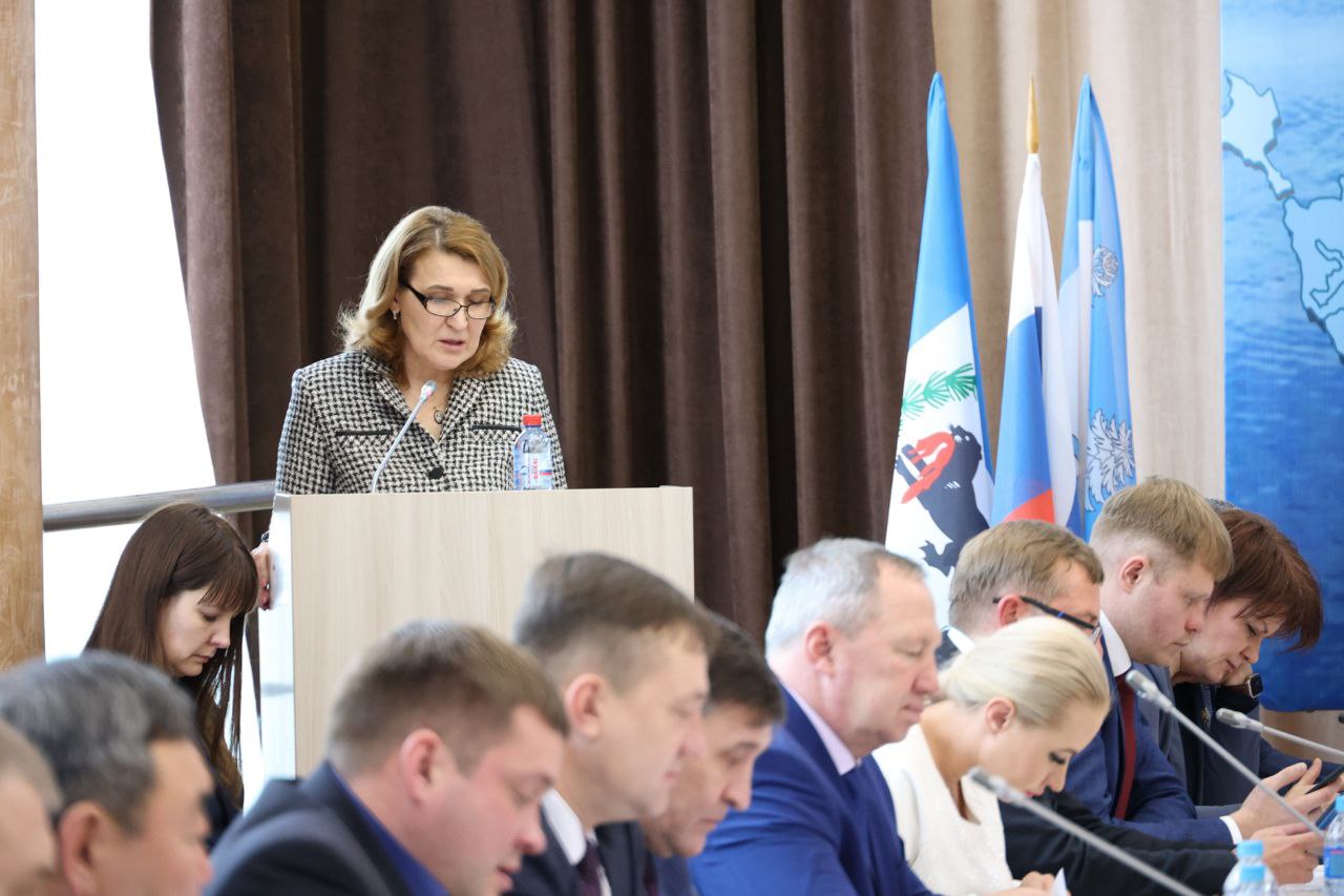 Министр по регулированию контрактной системы в сфере закупок Оксана Недорубкова приняла участие в заседании Регионального совета.