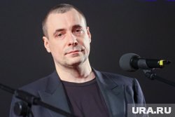 Евгений Цыганов играл в рок-группе Apage Satanas, затем создал коллектив «Гренки»