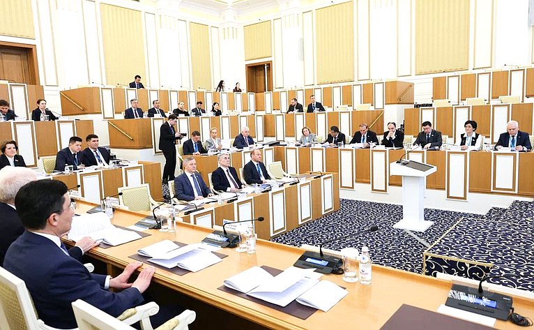 Делегация сенаторов по наблюдению за проведением референдума по принятию новой Конституции Казахстана приняла участие во встрече в Конституционном суде Республики Казахстан