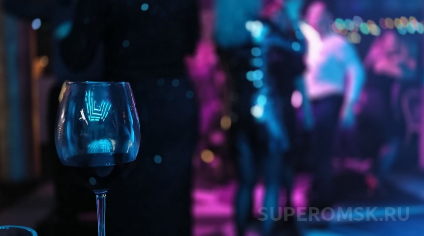 В Омске после бесплатных летних концертов один за другим отменяются платные