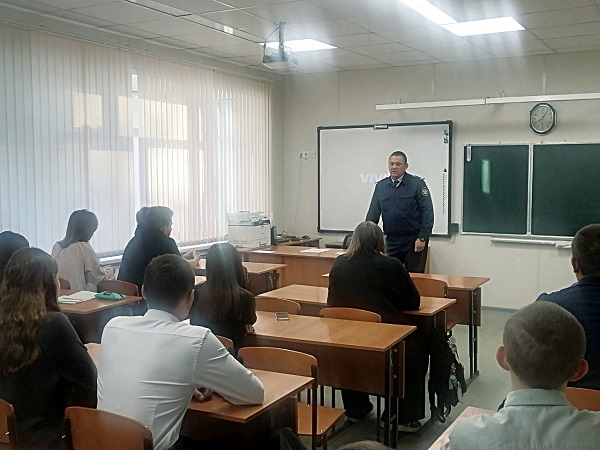 Учащимся сельской школы рассказали о службе в УФСИН России по Алтайскому краю 