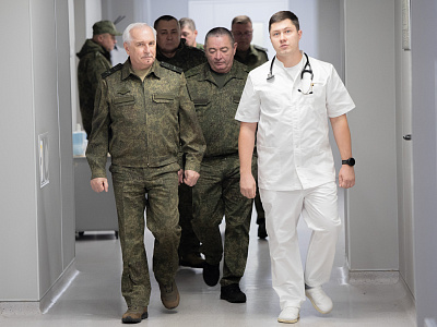 В Ростовском госпитале наградили военнослужащих, медицинский персонал и волонтеров , фото 6