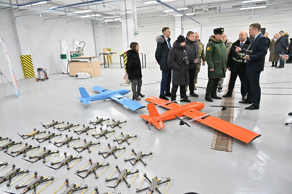 Тактик состав. Состав для тактики 4 3 3. Pes 2011 тактика. Состав для тактики 4 3 3. Италия состав тактика.