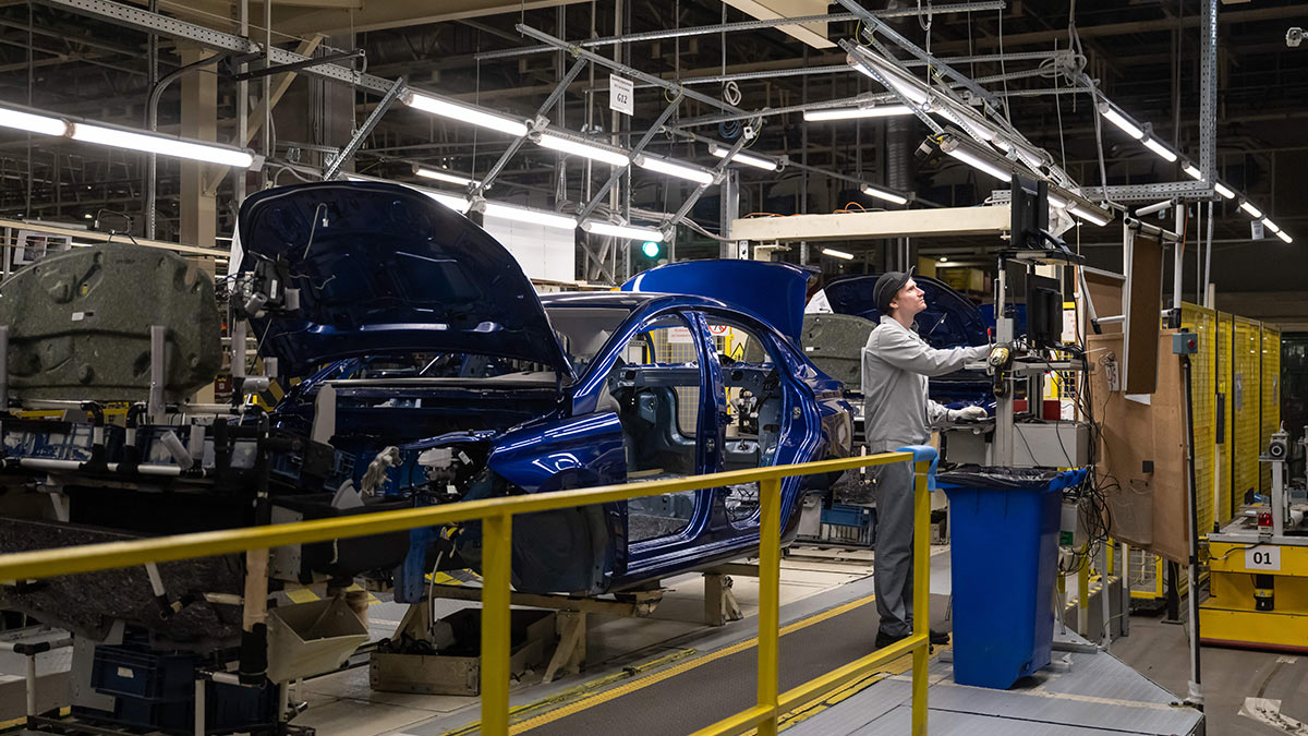 На рынке растет доля отечественных авто