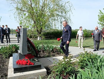 Игорь Бабушкин почтил память красноярских ликвидаторов чернобыльской аварии