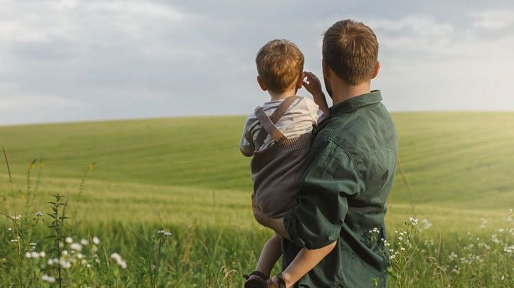 Не только кормилец: каким должен быть современный отец для своих детей