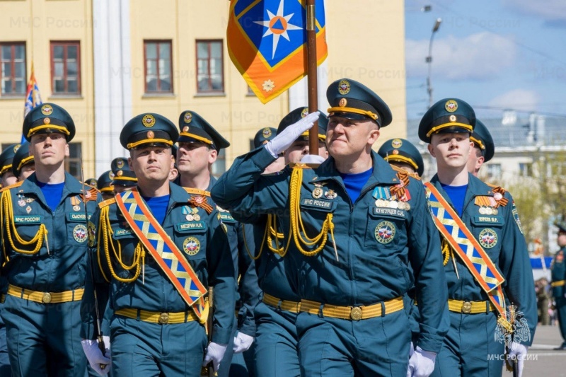 Кировские спасaтели приняли участие в торжественных мероприятиях в честь юбилея Великой Победы