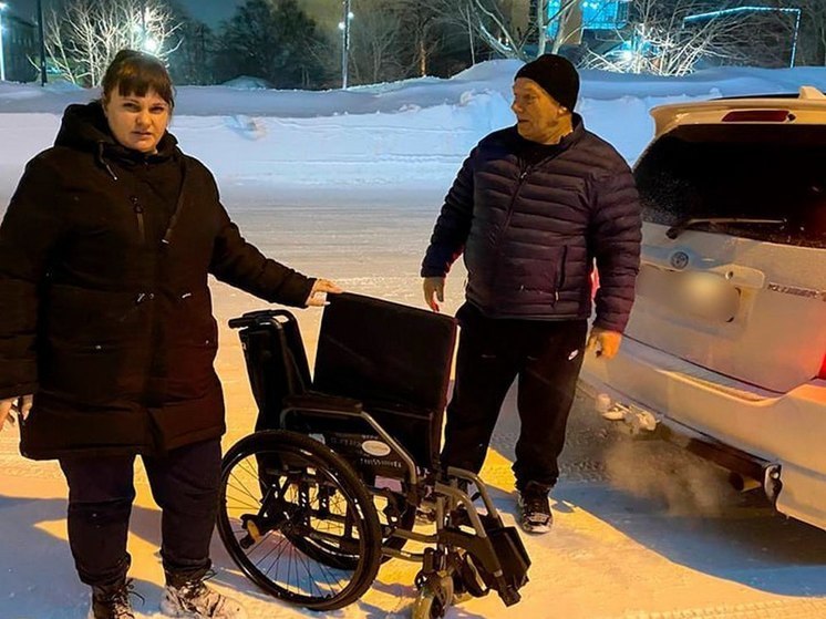 На Сахалине ветерану СВО с ампутированными ногами передали инвалидную коляску