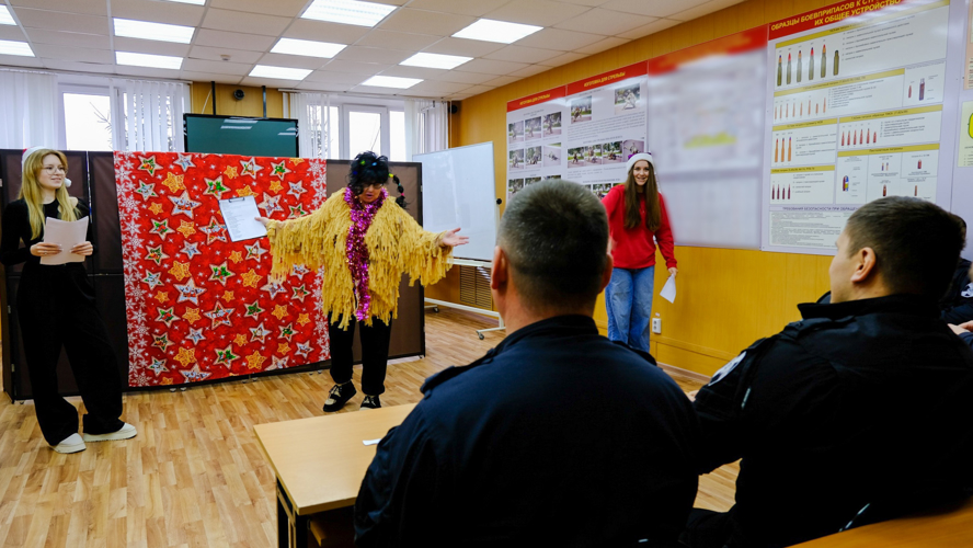 В Йошкар-Оле активисты «Движение первых» организовали теплую акцию для сотрудников и военнослужащих Росгвардии, которые продолжают нести службу в новогодние праздники