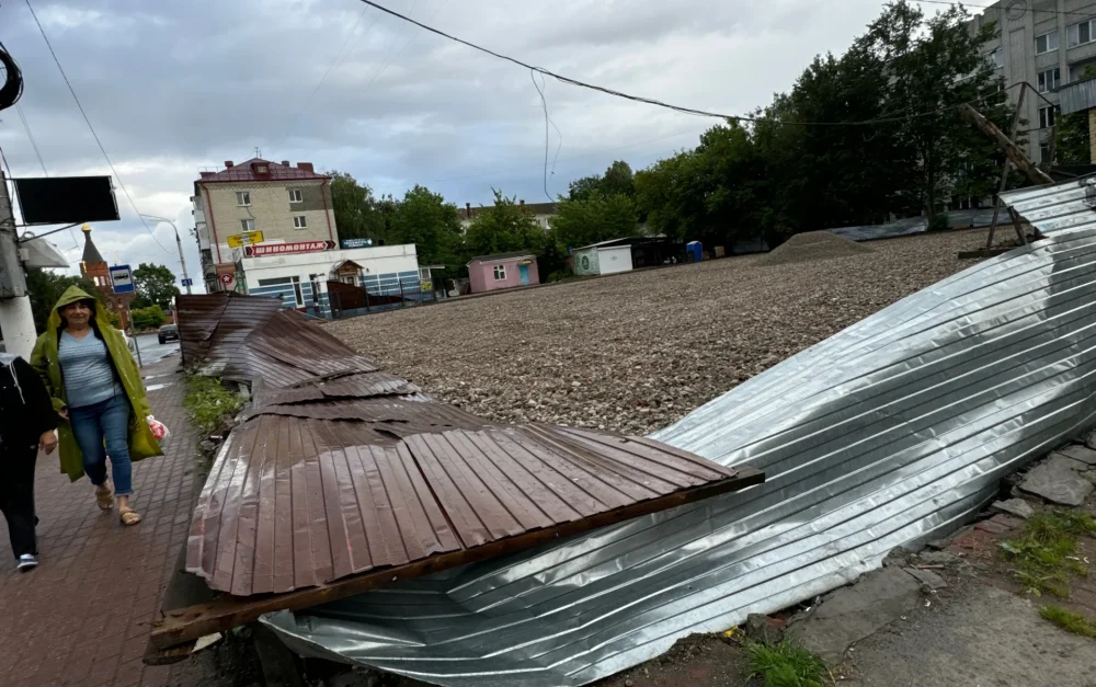 В Брянске на улице Дуки привели в порядок пустырь на месте бани