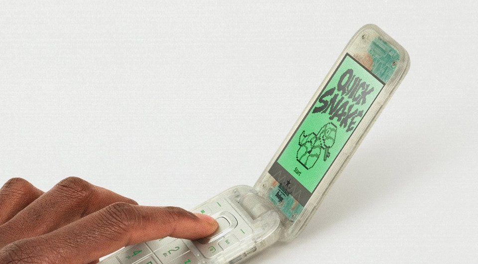 HMD и Heineken представили антисмартфон — Boring Phone