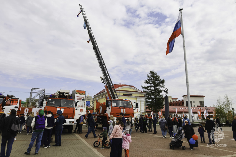 Отметили День пожарной охраны Омской области с размахом