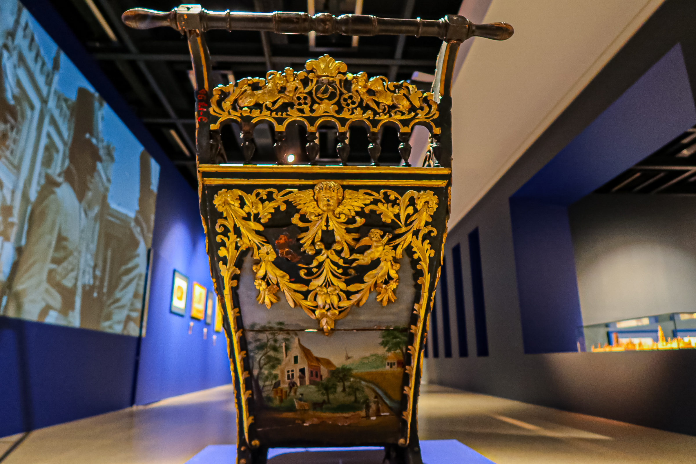 ЦВЗ «Манеж» открыл двери в мир династии Бенуа84