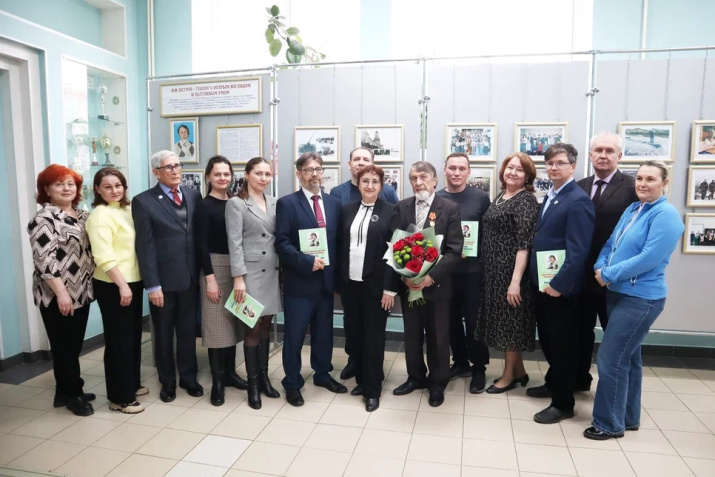 Участники выставки. Фото: пресс-служба Чувашского государственного университета