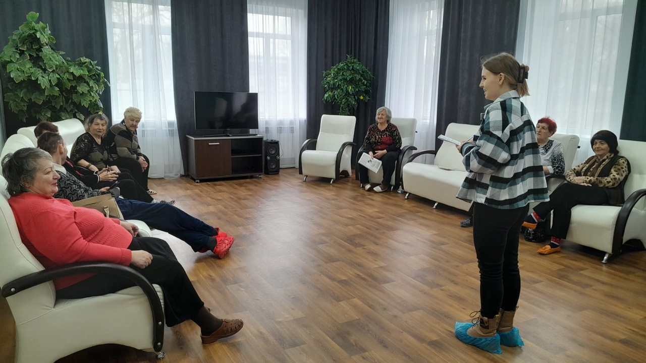 дом престарелых новошахтинск. рукоделие пенсионеры. с днем пенсионера. спирово дом престарелых. дети класс проводят сценку.