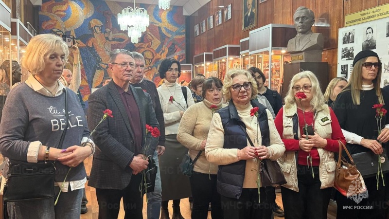 В преддверии 35-летия МЧС России в Музее пожарной г. Москвы охраны почтили память героев