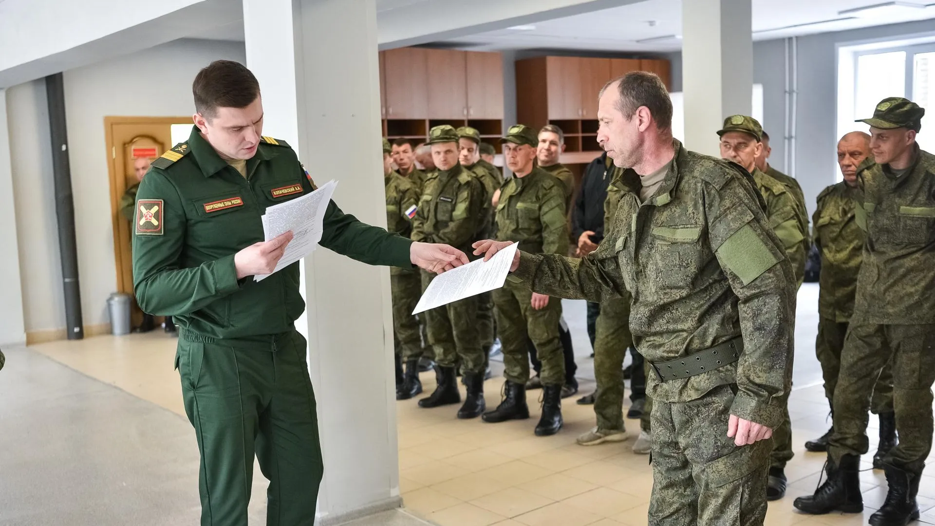 Увеличился поток контрактников добровольцев. Тюменские войска. Образец контракта на военную службу 2023. Тюменские мобилизованные. Служба по контракту плакат.