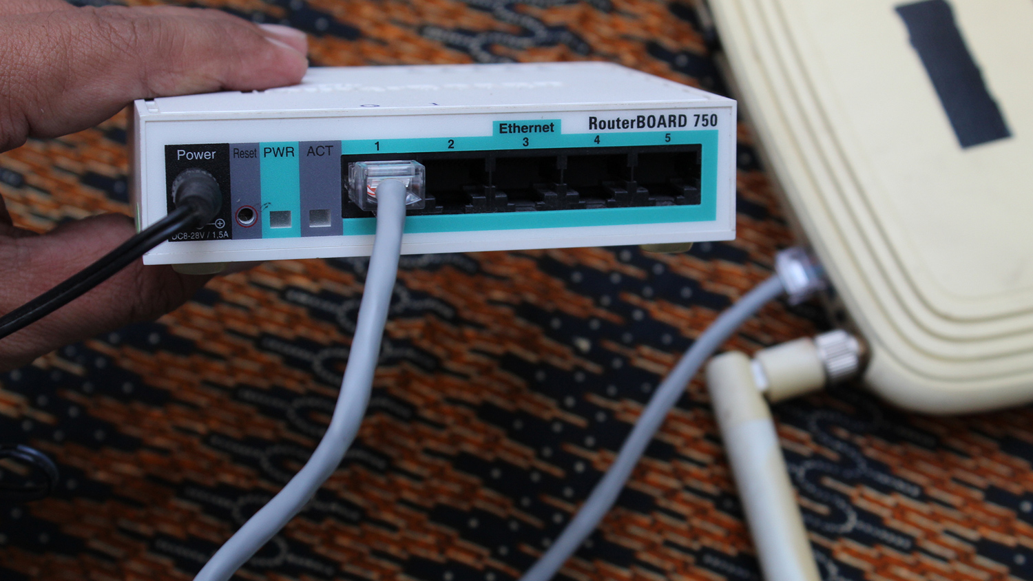 Tp link 940n. Замена роутера. Рестарть вайфай на мобильном кондиционере. Роутер сам отключается. Wireless router r103e.