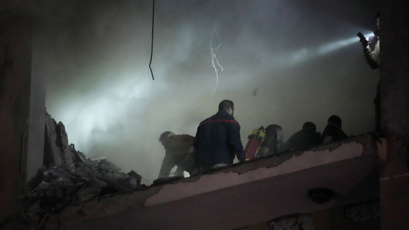 Корреспондент RT: после взрыва под Бейрутом в здании образовалась большая дыра