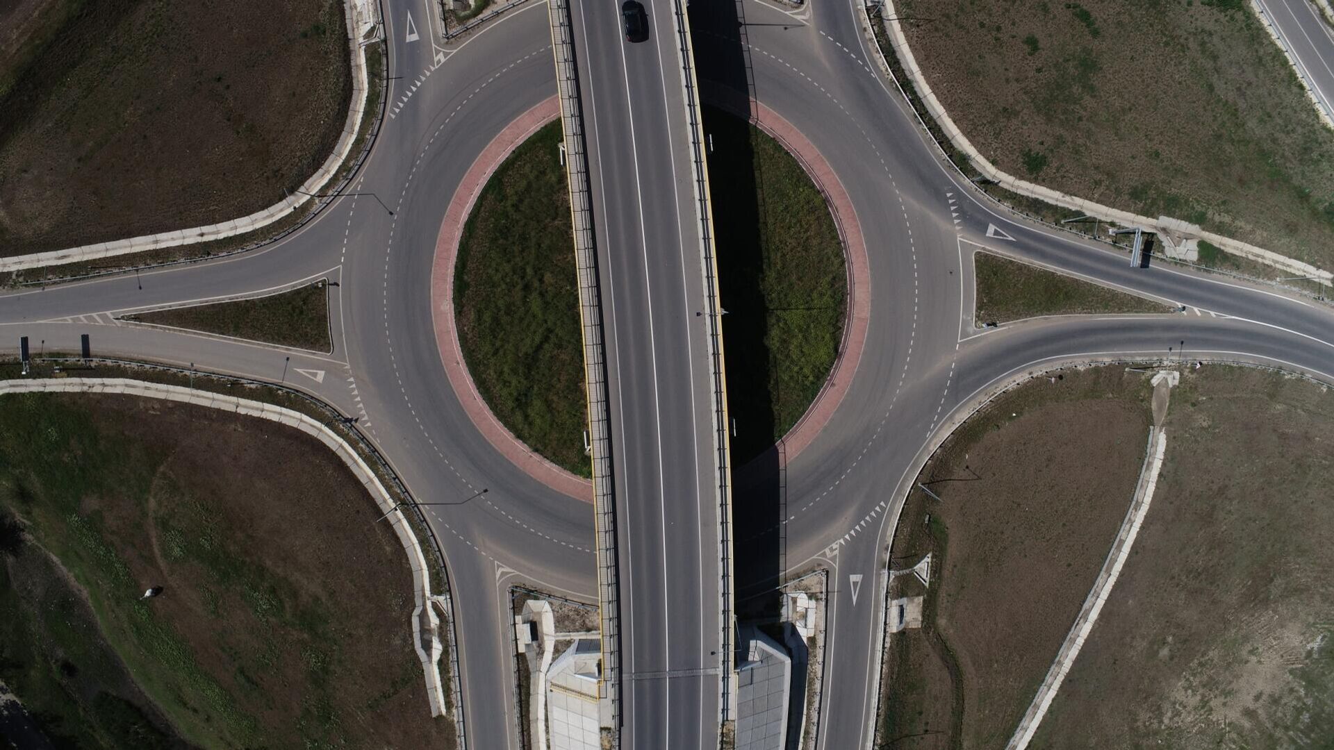 ЕБРР предоставил Молдове 150 миллионов евро на модернизацию стратегических дорог - Sputnik Молдова, 1920, 20.12.2025