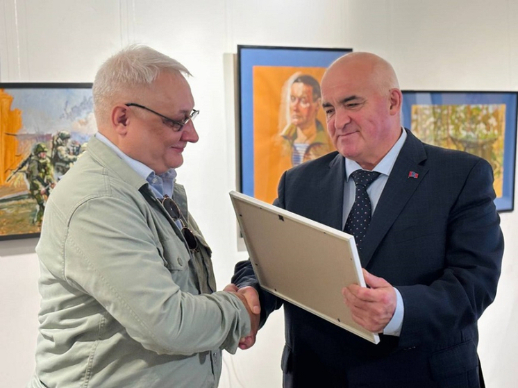 Губернатор Сергей Ситников наградил художников, работавшим в зоне СВО