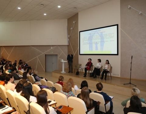 В Якутии состоялся семинар по вопросам профилактики семейного неблагополучия и развития института приемных семей