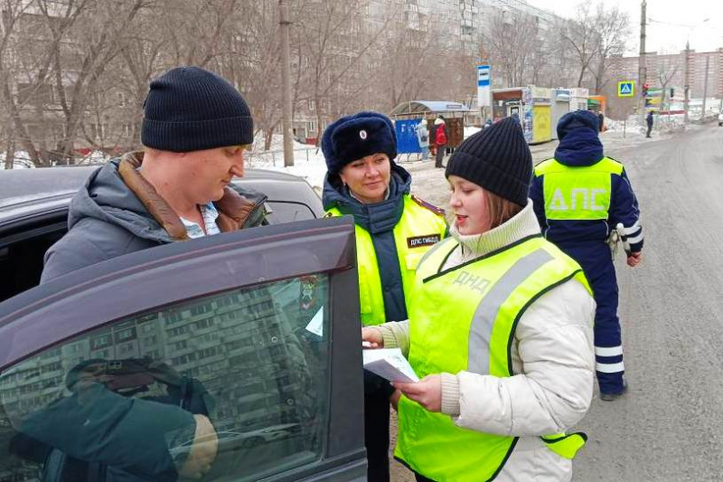 Обращение иллюстрация. Наказание сотрудника. Строгого обращения. Строгого обращения. Человечки для презентации.