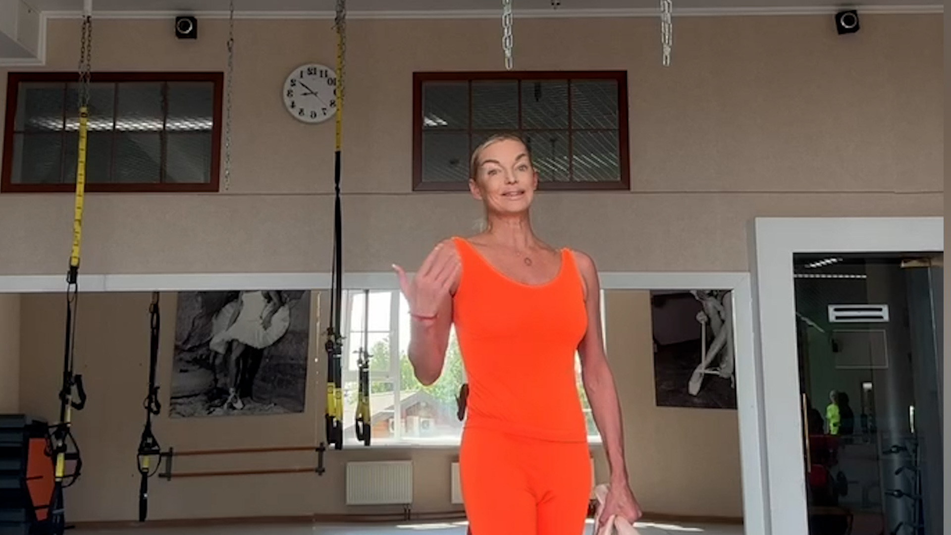 Волочкова нетрезвая. Волочкова страшная. Почему уволили волочкову. Волочкова чбд. Почему уволили волочкову.