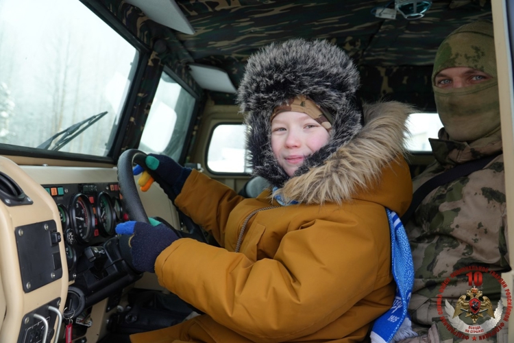 Архангельские спецназовцы исполнили мечту мальчика в честь 10-летия Росгвардии