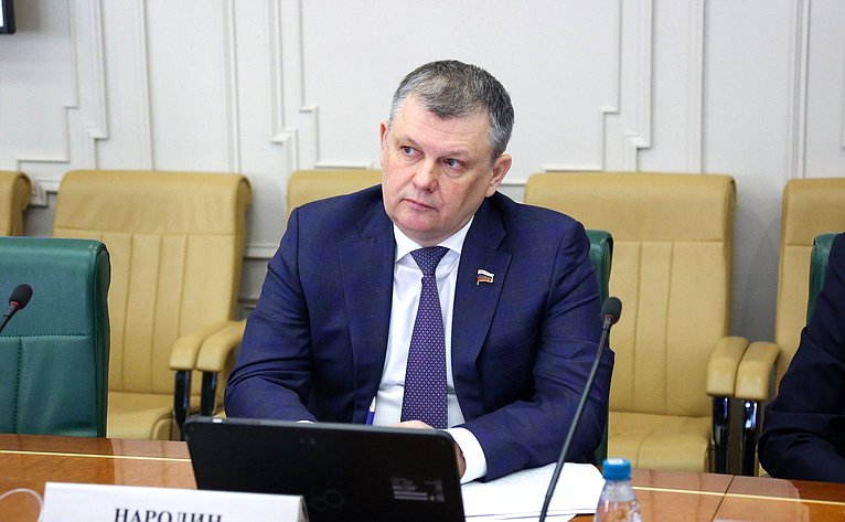 Александр Наролин