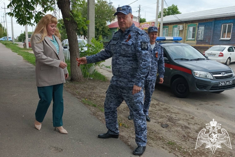 Сотрудники вневедомственной охраны Новохоперского района Воронежской области приняли участие в акции «Георгиевская ленточка»