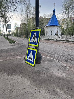 На ул. Школьной в Иванове дорожные знаки не на своем месте