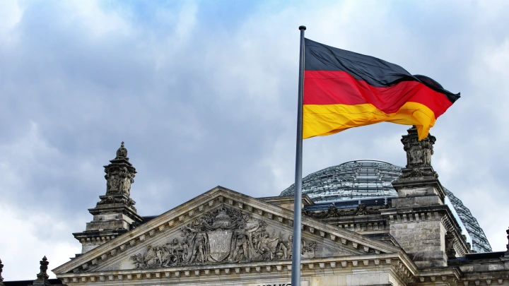 Со скандалом и угрозами. Представители немецкой партии АдГ приехали в Сочи на форум БРИКС - Европа