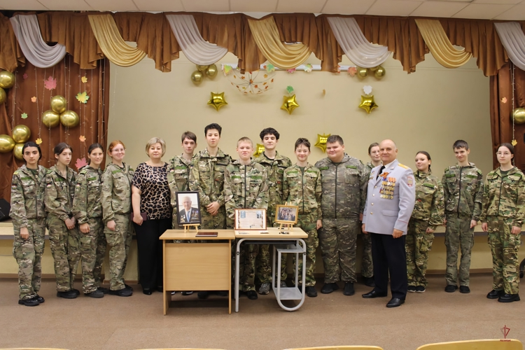  В Калининграде ветераны Росгвардии провели урок мужества для кадет из подшефного класса