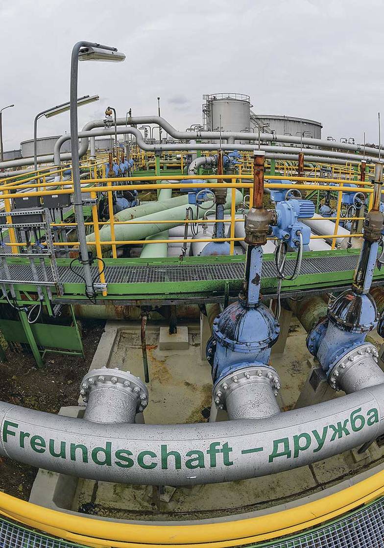 DPA/TASS Россия продолжит поставлять нефть в Европу по нефтепроводу «Дружба», но в меньших объемах