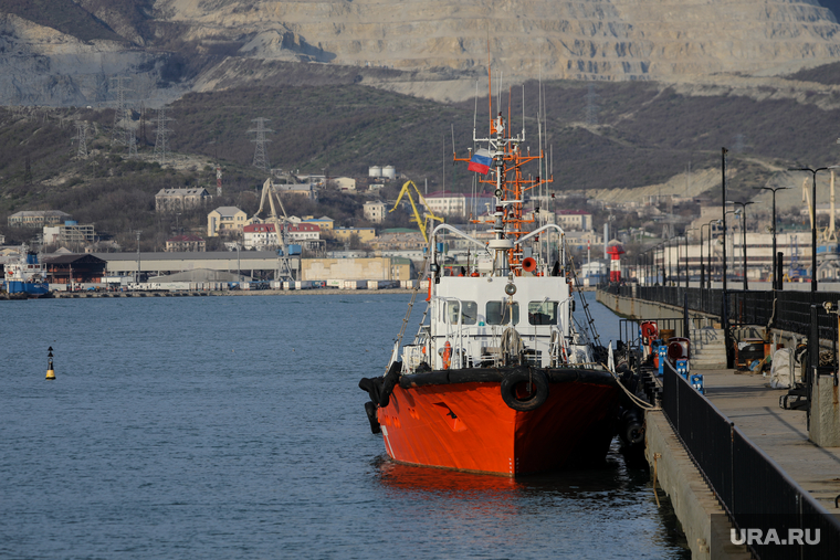 Черное море. Новороссийск, черное море, корабль, буксир, судно, порт, новороссийск, порт новороссийска