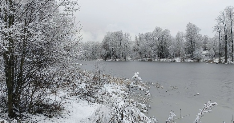 Жителей Удмуртии просят не выходить на лёд на Каме и других водоёмах региона 